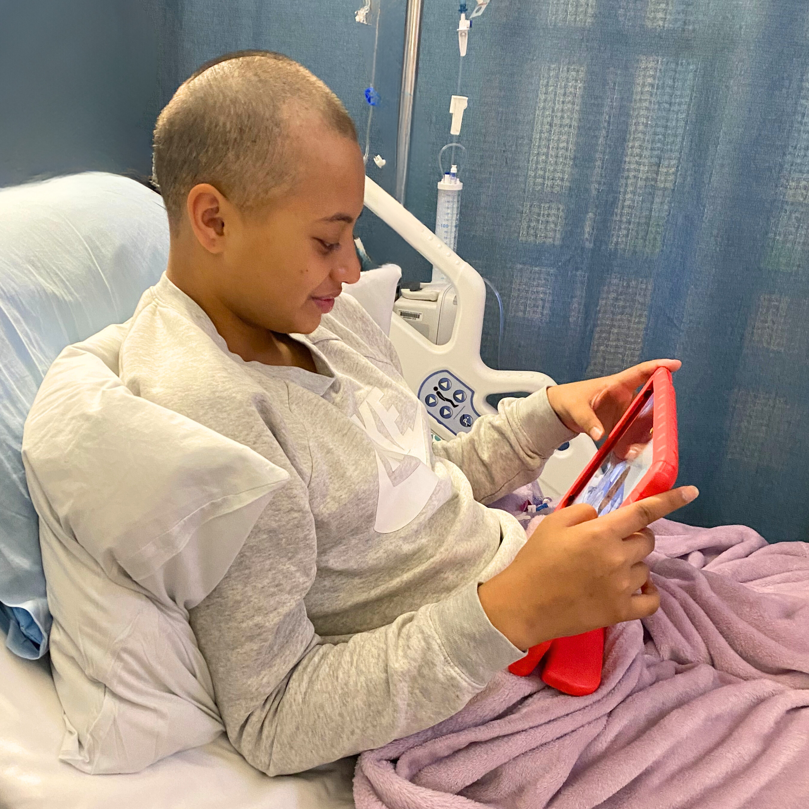 Rangatahi using the Kubi Robot in hospital bed